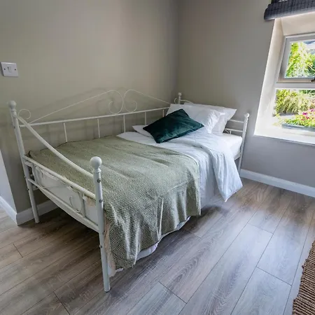 Newly Renovated Stylish Self-Catering Apartment Apartment