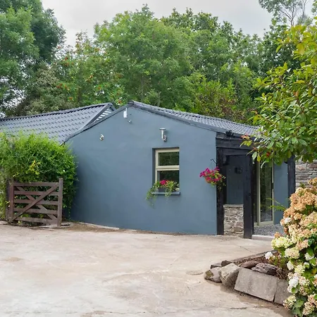Newly Renovated Stylish Self-Catering Apartment *