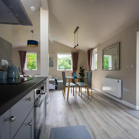 Newly Renovated Stylish Self-Catering Apartment Apartment *