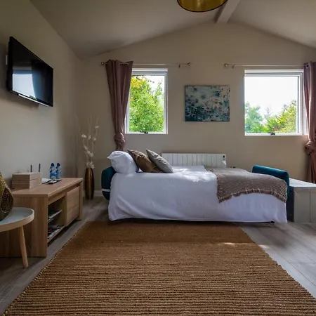 Apartment Newly Renovated Stylish Self-Catering Apartment *