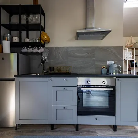 Newly Renovated Stylish Self-Catering Apartment