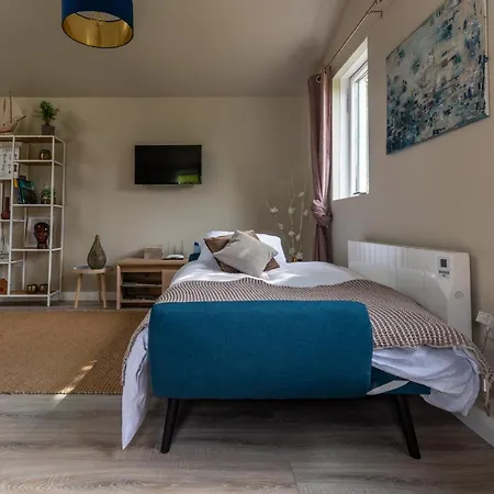 Newly Renovated Stylish Self-Catering Apartment Apartment Kenmare